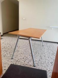 Ikea Schreibtisch zu verschenken