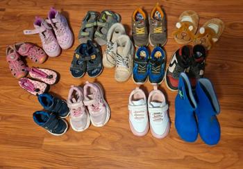 Schuhe/ Stiefel Gr. 23-30 zu verschenken