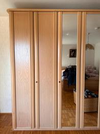 Kleiderschrank zu verschenken