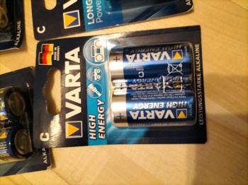 zwei Batterie neu in Verpackung