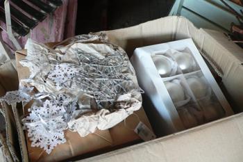 1 Karton Weihnachtsdeko u. anderer Kleinkram auf Wunsch-nur 31.8