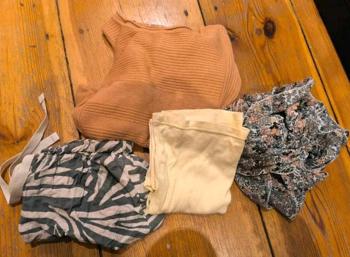 Kleiderpaket Größe S/XS zu verschenken