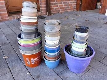 viele Pflanztöpfe zu verschenken für Anzucht etc.