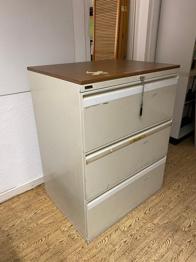 Schrank zu verschenken!