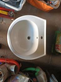 Waschbecken in weiß zu verschenken