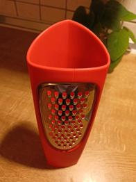 Reibe mit Auffangbehälter