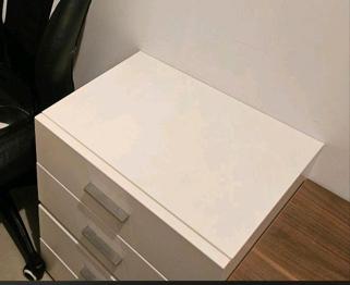 Zu Verschenken  : Kommode , TV Bank , Balkon Möbel , Tisch, Stuhl