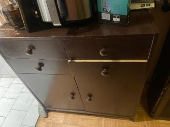 Zu verschenken Kommode weil Aufzug kaputt ist 4.og