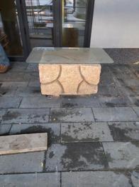 Zu verschenken Gartentisch 60 x 80 cm Sehr schwer ca 400-450 kg.