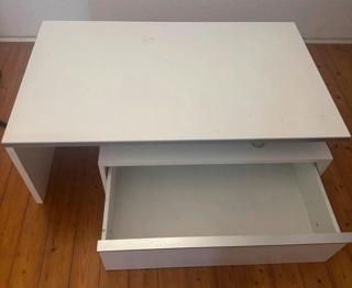 Couchtisch zu verschenken Länge 1 m, Höhe 36 cm, Breite 60 cm