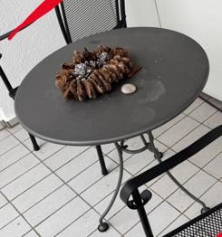 Metalltisch zu verschenken