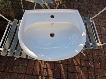 Waschbecken zu verschenken