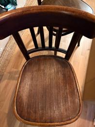 4 Holzstühle zu verschenken