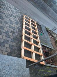 Einweg Palette Brennholz zu verschenken