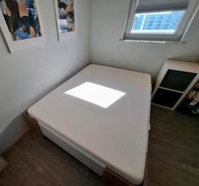 Bett mit Lattenrost und Matratze 140x200 cm