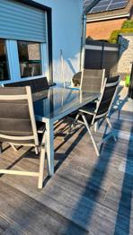 Gartentisch und 3 Stühle zu verschenken